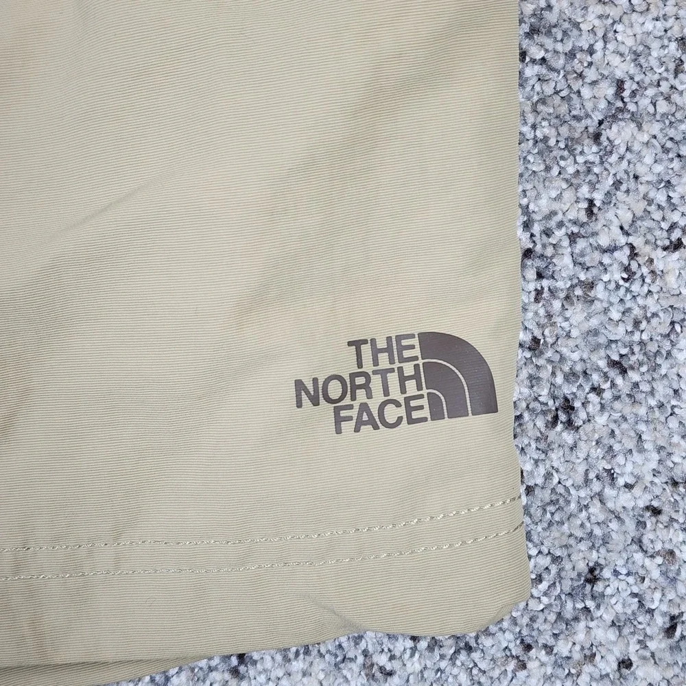 The North Face Shorts Mens Large Khaki Hiking Belted Cargo NWOT